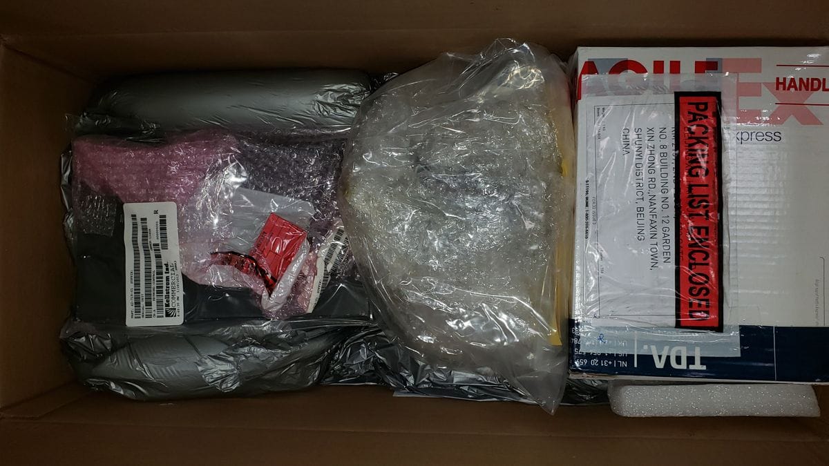 整柜（FCL）和拼箱（LCL）到底怎么选？教你一个公式：看体积、比价格、算时间。